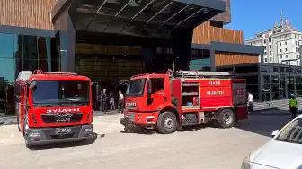 Elazığ'da 12 Katlı Otelin Çatı Katında Yangın: 10 Kişi Dumandan Etkilendi