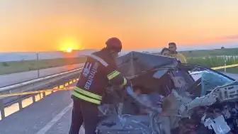 Erzurum'da Trafik Kazası: Otomobil Kamyonete Çarptı, 3 Ölü, 3 Yaralı
