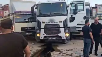 Eskişehir'de Freni Boşalan Kamyon Parka Metreler Kala Durabildi