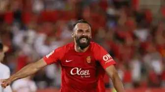 Fenerbahçe Kulübü Vedat Muriqi'nin İstanbul'a geleceğini duyurdu