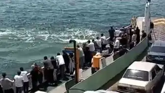 Feribottan Denize Düşen Kişi, Büfe Çalışanının Müdahalesiyle Kurtarıldı