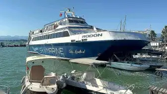 Fethiye'de Rodos Feribotu Karaya Oturdu