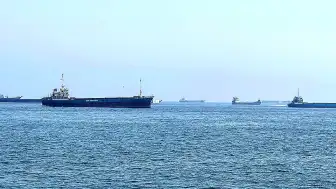 İran Devrim Muhafızları'ndan Hürmüz Boğazı'nda Geçişlere Kapatılma Uyarısı