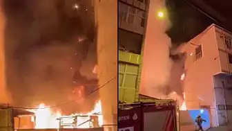 İstanbul'da Depo Yangını 3 Binaya Sıçradı