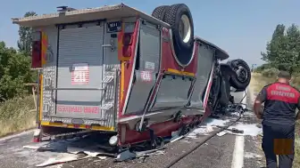 İzmir Bergama'da İtfaiye Aracı Devrildi: 2 Yaralı