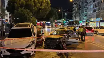 İzmir'de Otomobil Sürücüsü Trafik Kazası Sonrası Hayatını Kaybetti