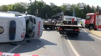 Kağıthane'de Trafik Kazası: 3 Sağlık Çalışanı ve Motosiklet Sürücüsü Yaralandı
