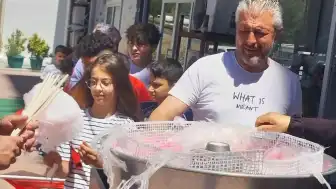 Kahramanmaraş'ta Karne Etkinliğinde Öğrencilere Türk Bayrağı Dağıtıldı