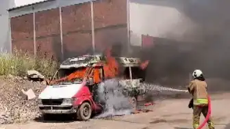 Kahramanmaraş'ta Minibüs Alevlere Teslim Oldu