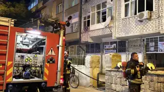Kayseri Kocasinan'da 4 Katlı Binada Yangın: 1 Anne ve 2 Çocuk Dumandan Etkilendi