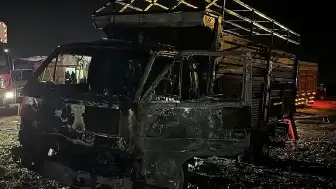 Kayseri'de Park Halindeki 2 Kamyon Kundaklandı İddiası: Kullanılamaz Hale Geldiler