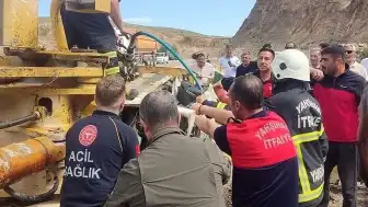 Kırıkkale'de 15 Metre Yükseklikten Düşen Kepçede Sıkışan Operatör Ağır Yaralandı