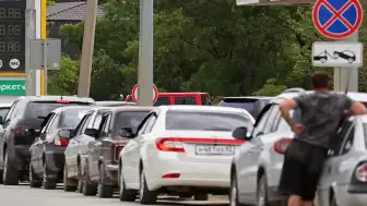 Kırım'da Benzin Karneye Bağlandı, Satışlara Kota Getirildi