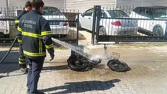 Lüleburgaz'da Seyir Halindeki Elektrikli Bisikletin Bataryası Patladı: Sürücü Yaralandı
