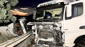 Manisa'da Zincirleme Kaza: 2 TIR Çarpıştı, 2 Kişi Yaralandı