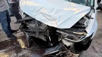 Muş Kent Merkezinde Zincirleme Trafik Kazası: 3 Araç Hasar Aldı