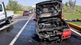 Nevşehir'de Seyir Halindeki Otomobil Alev Aldı