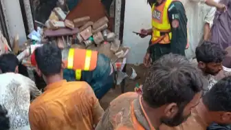 Pakistan'da Dershane Çatısı Çöktü: 14 Çocuk Hayatını Kaybetti