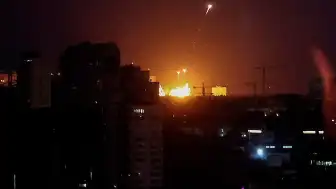Rusya'dan Kiev'e Hava Saldırısı: Siviller Metro İstasyonlarına Sığındı