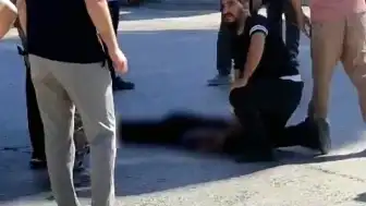 Sakarya'da Kırmızı Işık İhlali Yapan Servis Aracının Çarptığı Genç Hayatını Kaybetti