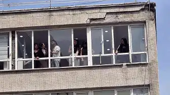 Samsun'da İş Hanından Düşen Sıva Parçaları 2 Kişiyi Yaraladı
