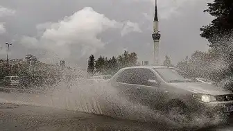 Türkiye Genelinde Sağanak Yağış Bekleniyor, Bazı Bölgelerde Dikkatli Olunmalı