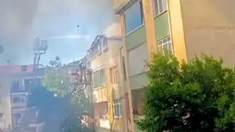 Tuzla'da Çatı Yangını Yan Apartmana Sıçradı