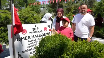 15 Temmuz'un 10. Yılında Şehit Ömer Halisdemir'in Kabrine Yoğun İlgi