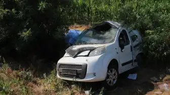 Aksaray'da Şarampole Devrilen Araçta Feci Kaza: 3 Ölü, 1 Yaralı