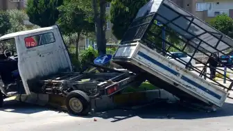 Aydın Efeler'de otomobil ile kamyonet çarpıştı: 1 yaralı