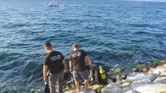 Aydın Kuşadası'nda Dalgalara Kapılan 12 Kişiden 3'ü Hayatını Kaybetti