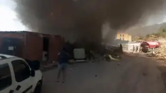 Balıkesir Sındırgı'da Konteyner Kentte Yangın: 9 Konteyner Kullanılamaz Hale Geldi