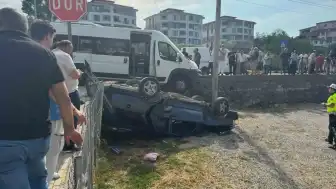 Bartın'da İşçi Servisi ile Otomobil Çarpıştı: 3 Yaralı