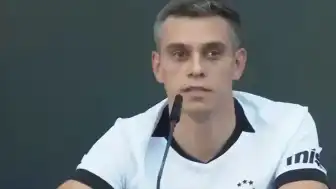 Beşiktaş Başkanı Serdal Adalı İmza Töreninde Konuştu: "Trossard çok daha farklı sözleşmeler yapabilecekken bizim hedeflerimizi, vizyonumuzu ve bizim için dünyanın en büyük kulübü olan Beşiktaşımızı tercih etti"
