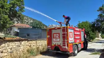 Burdur Yeşilova'da Ev Bahçesinde Çıkan Yangın Kontrol Altına Alındı