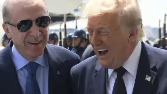 Cumhurbaşkanı Erdoğan ABD Başkanı Trump'ı Ankara'da Karşıladı: Samimi Uçak Sohbeti