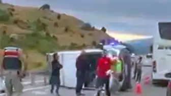 Erzincan'da Minibüs Devrildi: 6'sı Çocuk 16 Yaralı