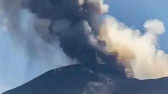 Etna Yanardağı'nda Kırmızı Kod: Hava Trafiği Askıya Alındı