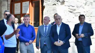 Fatih Belediyesi Ev Sahipliğinde: Macaristan Başbakanı Peter Magyar Yedikule Hisarı'nı Ziyaret Etti