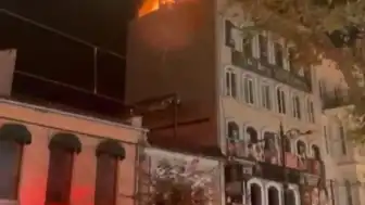 Fatih'te bir binanın çatısındaki baz istasyonunda yangın çıktı