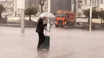 İstanbul'da Şiddetli Sağanak: İstanbul Büyükşehir Belediyesi Başkanvekili Nuri Aslan: '5 BİN 772 PERSONELLE SAHADAYIZ'