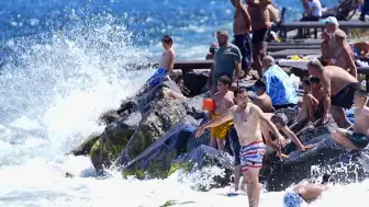 İstanbul'da Yüksek Sıcaklık Nedeniyle Vatandaşlar Sahil ve Mesire Alanlarına Akın Etti