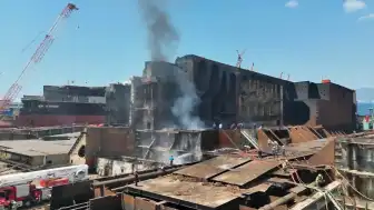 İzmir Aliağa'daki Gemi Söküm Tesisleri'nde Yangın Çıktı