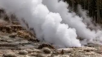 Japon Bilim İnsanları Kikai Kalderası'nda Yeni Magma Rezervuarı Keşfetti