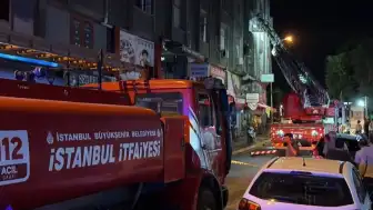 Küçükçekmece'de İş Merkezinde Yangın: 4 İş Yerinde Hasar Meydana Geldi