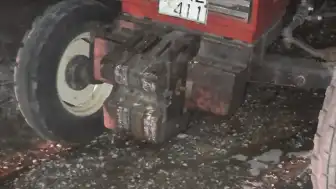 Manisa'da Otomobil ile Traktör Çarpıştı: Karayolu Trafiğe Kapatıldı