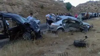 Mardin Midyat'ta Trafik Kazası: 8 Kişi Yaralandı