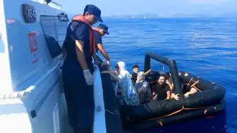 Marmaris Açıklarında Yunan Unsurlarınca Geri İtilen Göçmenler Türk Sahil Güvenliği Tarafından Kurtarıldı