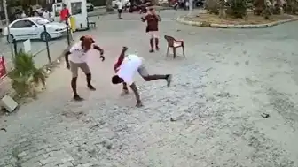 Muğla Ula'da Sokak Ortasında Bıçaklı Kavga: 2 Yaralı