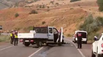 Sivas Divriği'de Şerit İhlali İddiasıyla Meydana Gelen Kazada 1 Ölü, 2 Yaralı